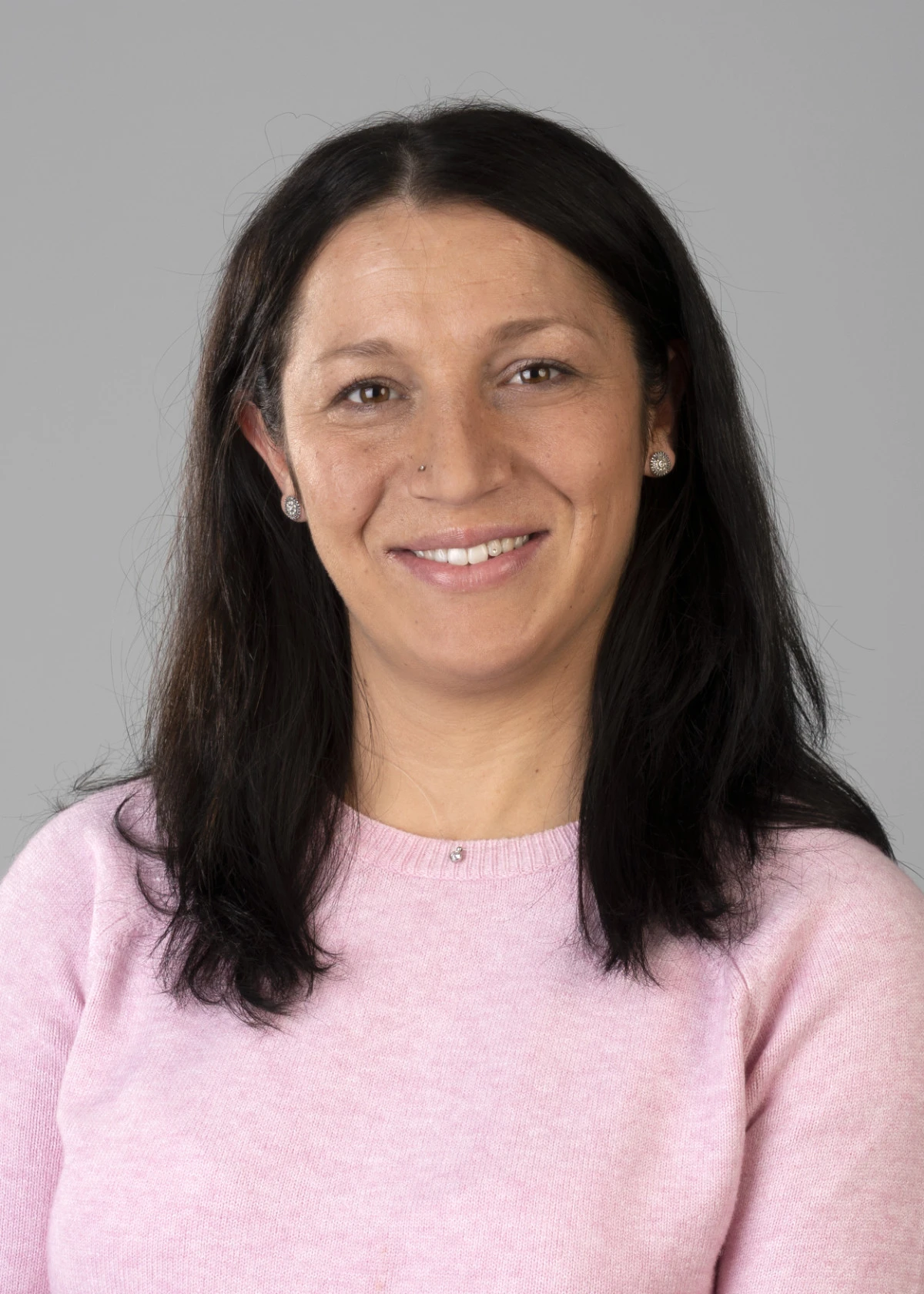 Viosana Schilter koordiniert die Termine für deinen nächsten Dach-Check und ist bei Fragen immer direkt für dich erreichbar!